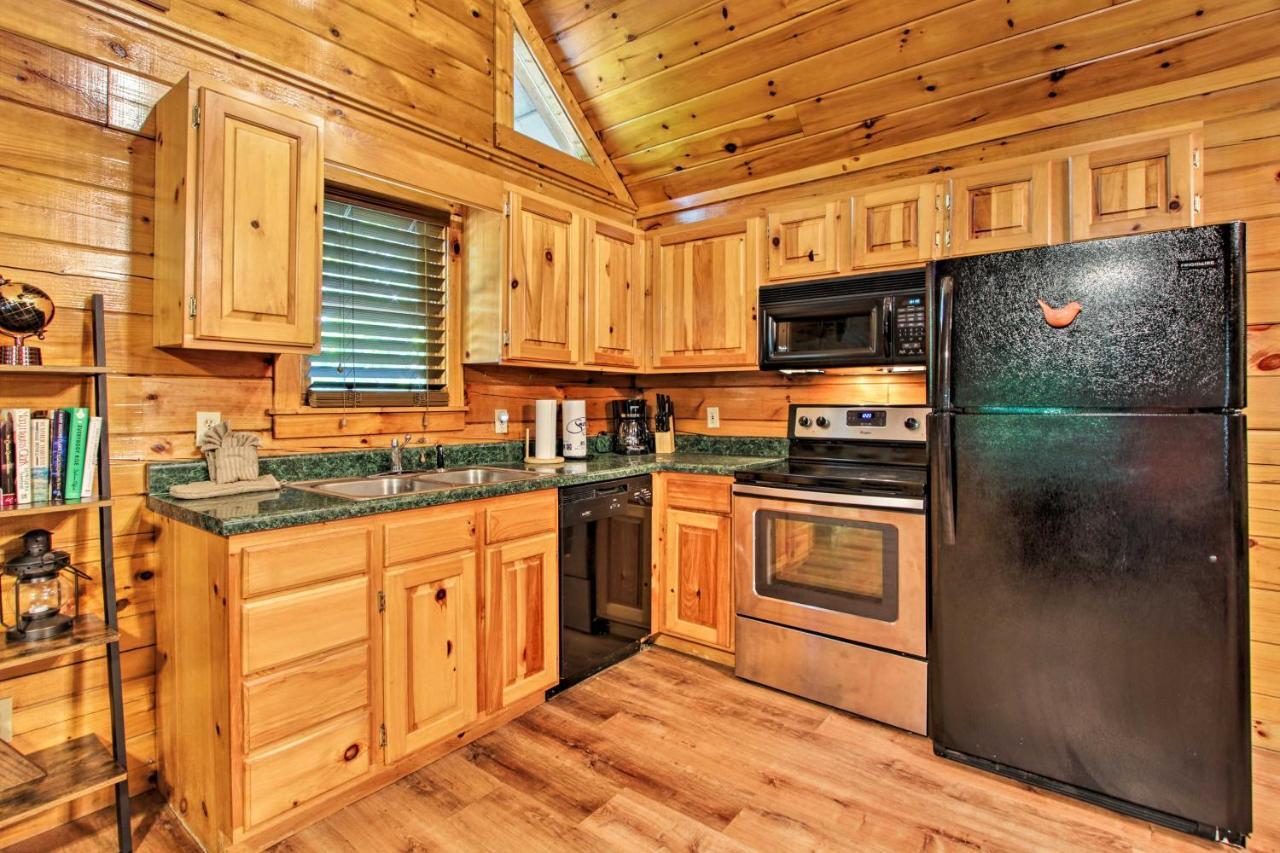 Charming Pigeon Forge Cabin With Private Hot Tub! Sevierville Extérieur photo